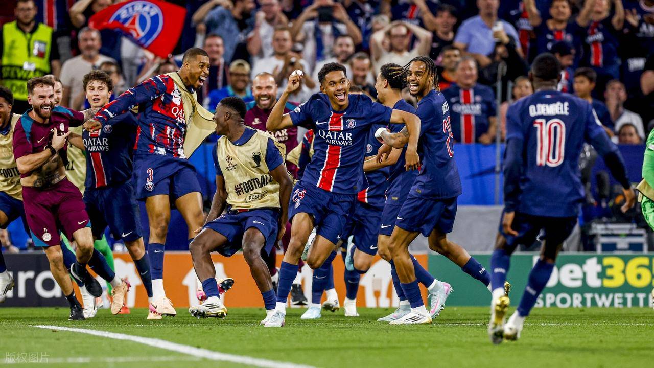关于巴黎圣日耳曼训练开放日，关键时刻单刀错失引欢呼，德甲在即，轮换策略成焦点的信息